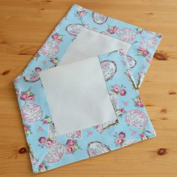 Tischläufer Landhaus Shabby Chic mit Vintage Textildruck hellblau