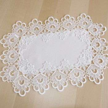 Tischläufer Deckchen wollweiß mit Spitze