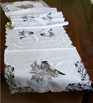 Tischläufer Stickerei Vogel, Illex und Weihnachtsstern hellgrau