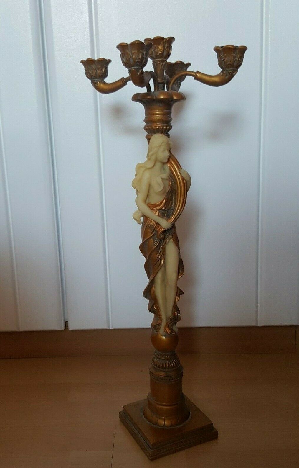 Kerzenständer 5 armiger Leuchter mit Skulptur