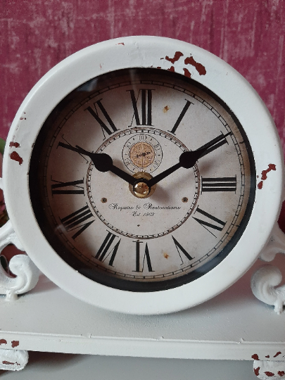 Retro Tischuhr Aus Eisen – Vintage-Design, Leises Tickwerk – Perfekt Fürs Wohnzimmer, Büro Oder Als Geschenk
