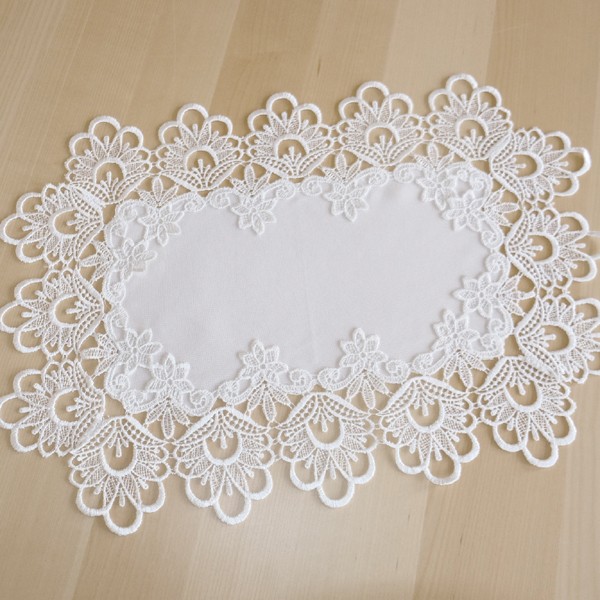 Tischläufer Deckchen wollweiß mit Spitze