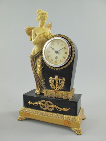 Uhr Frau Polystein, goldfarbig