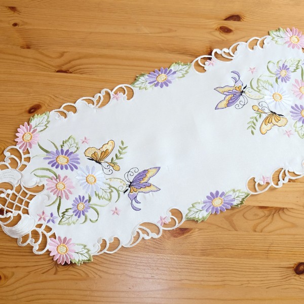Tischläufer oval mit Stickerei “Schmetterling & Blumen“ Tischläufer oval mit Stickerei “Schmetterling & Blumen“